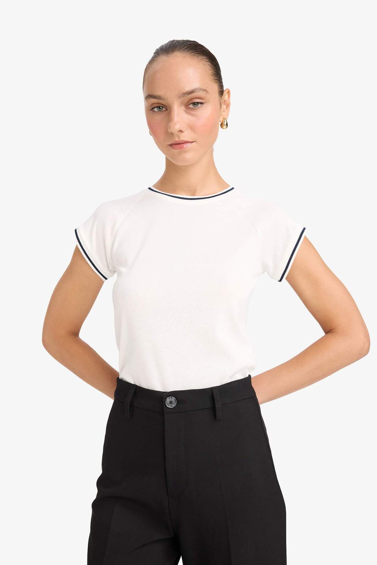 Defacto  Slım Fıt Bisiklet Yaka Ribana Kısa Kollu Tişört E6992AX25SP - Görsel 4