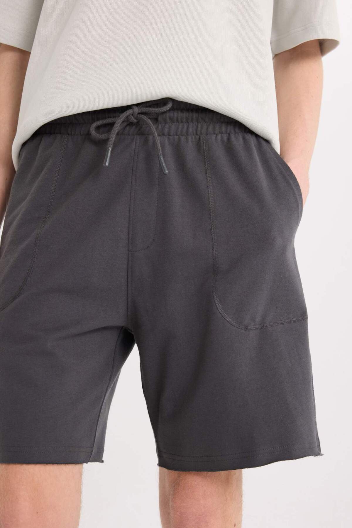 Defacto  %100 Pamuk Slim Fit Dar Kesim Dar Paça Cepli Basic Düz Şort B8673AX25SM - Görsel 6