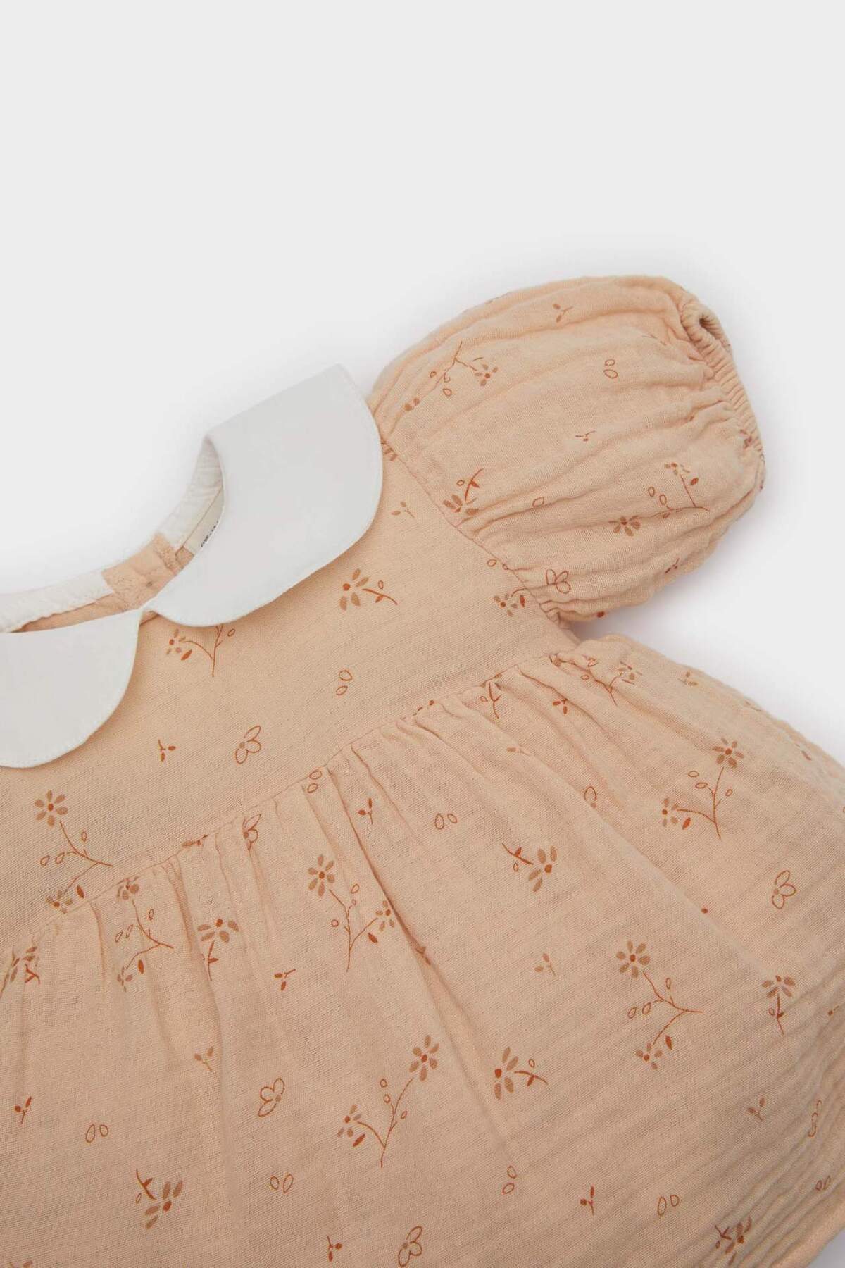 Defacto Çiçek Desenli Müslin Tulum Kız Bebek Yenidoğan C5091A525SM fotoğrafı 2 (önizleme)