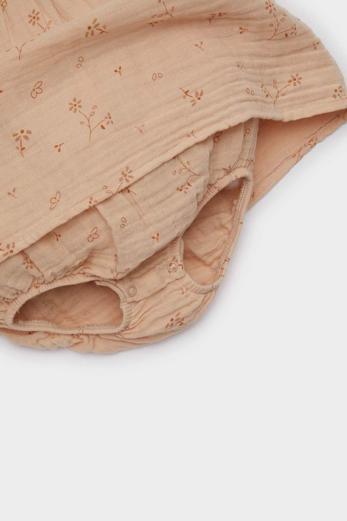 Defacto Çiçek Desenli Müslin Tulum Kız Bebek Yenidoğan C5091A525SM fotoğrafı 3 (önizleme)