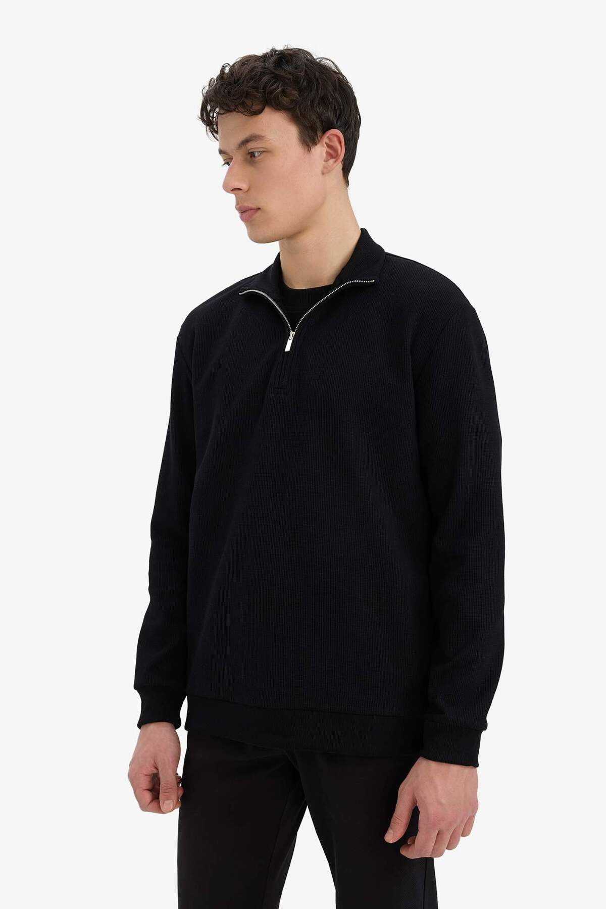 Defacto  Comfort Fit Dik Yaka Dokulu Yarım Fermuarlı Waffle Sweatshirt D7543AX25SP - Görsel 3