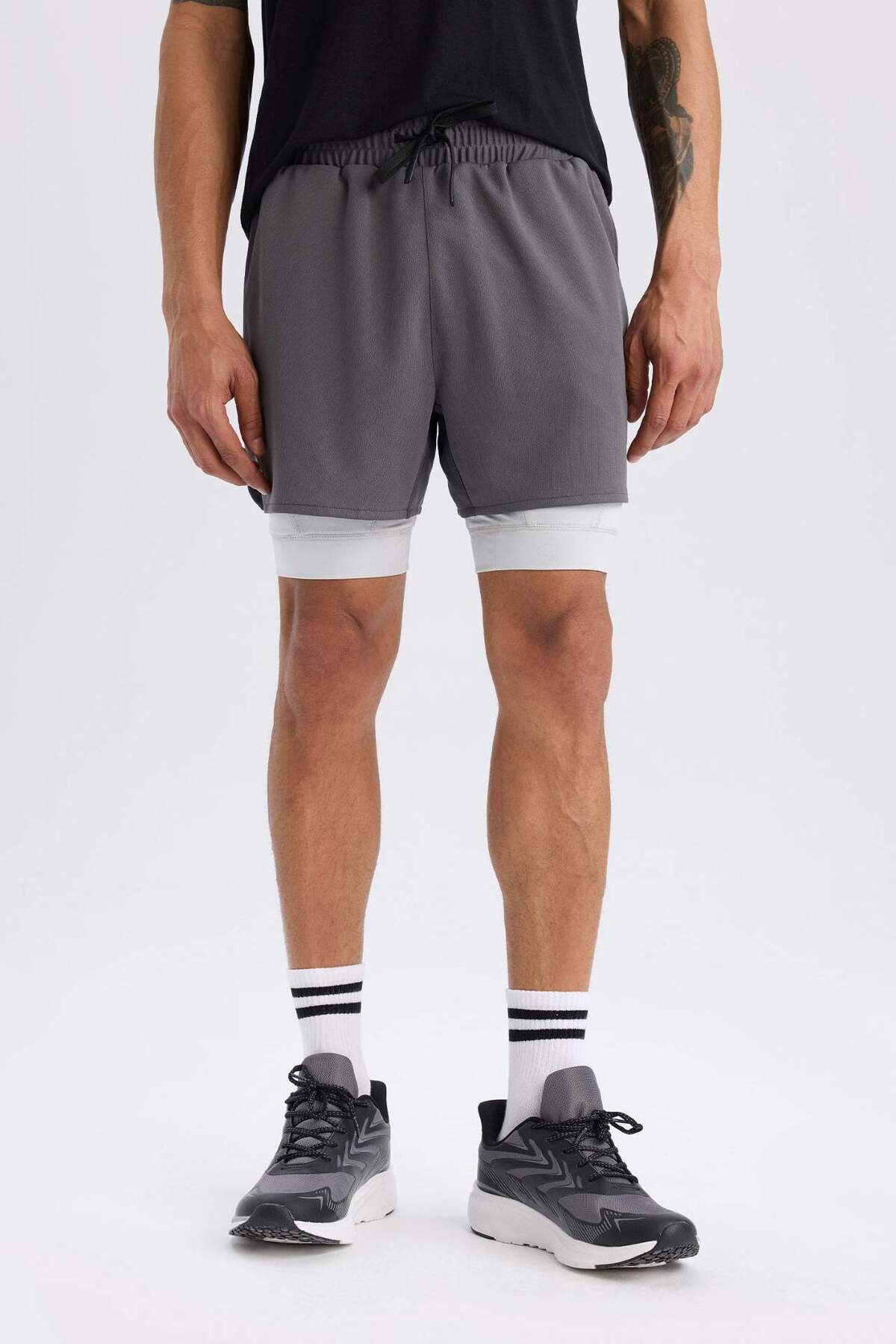DeFacto Çabuk Kuruyan Slim Fit Dar Kesim Sporcu Taytlı Şort E2760AX25SM görsel 7