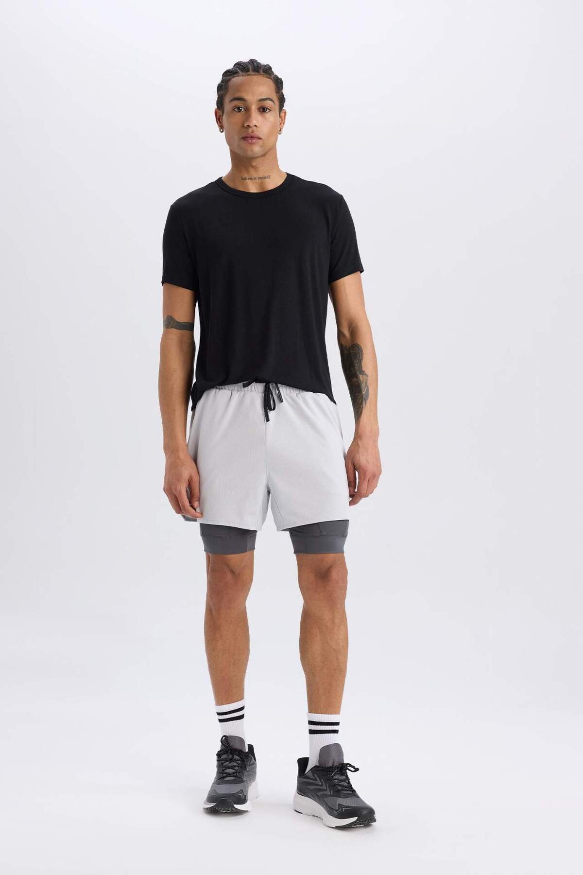 Defacto  Slim Fit Dar Kesim Sporcu Taytlı Şort E2760AX25SM - Görsel 4