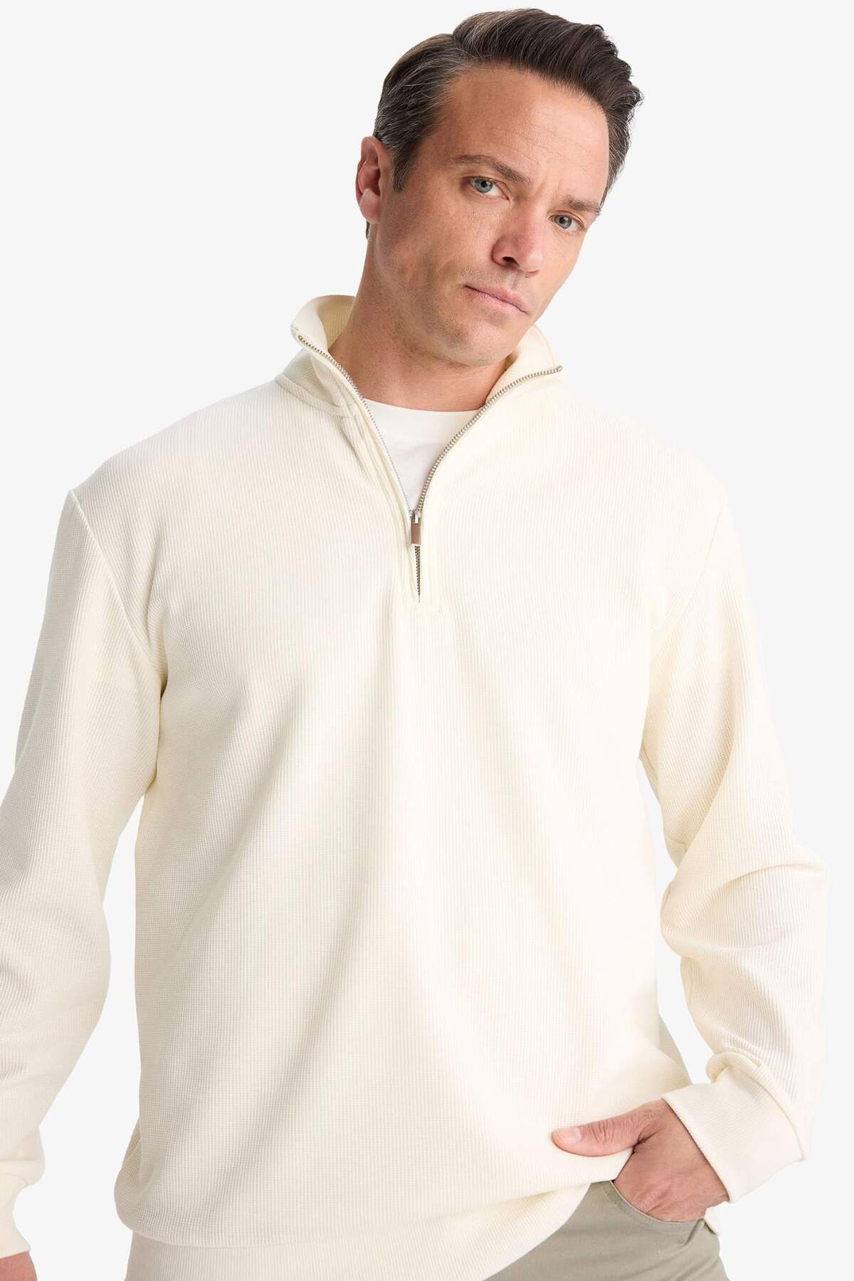 DeFacto Comfort Fit Dik Yaka Dokulu Yarım Fermuarlı Waffle Sweatshirt D7543AX25SP