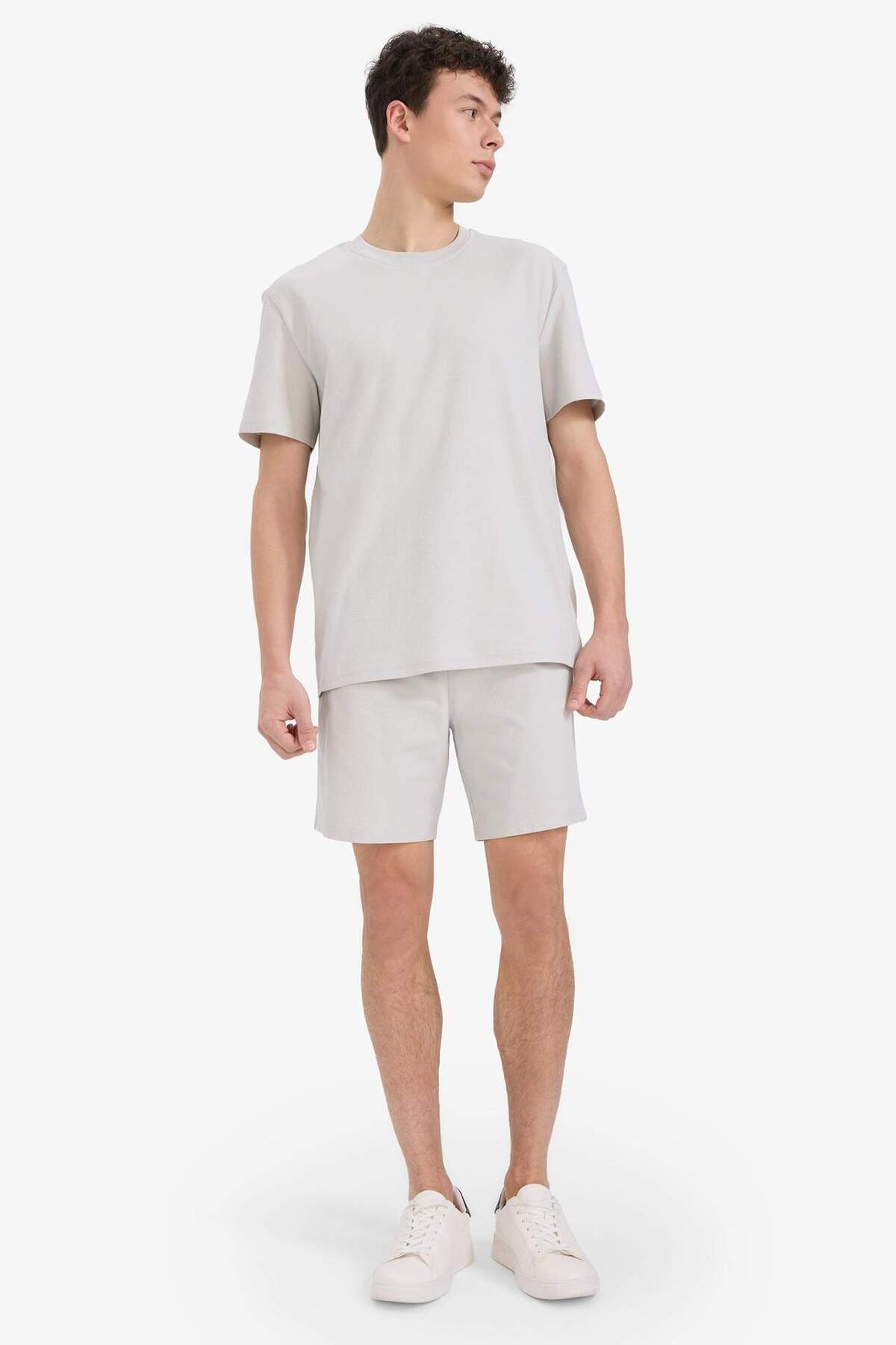 Defacto  %100 Pamuk Relax Fit Çapraz Dokuma Dokulu Cepli Şort E2590AX25SM - Görsel 4