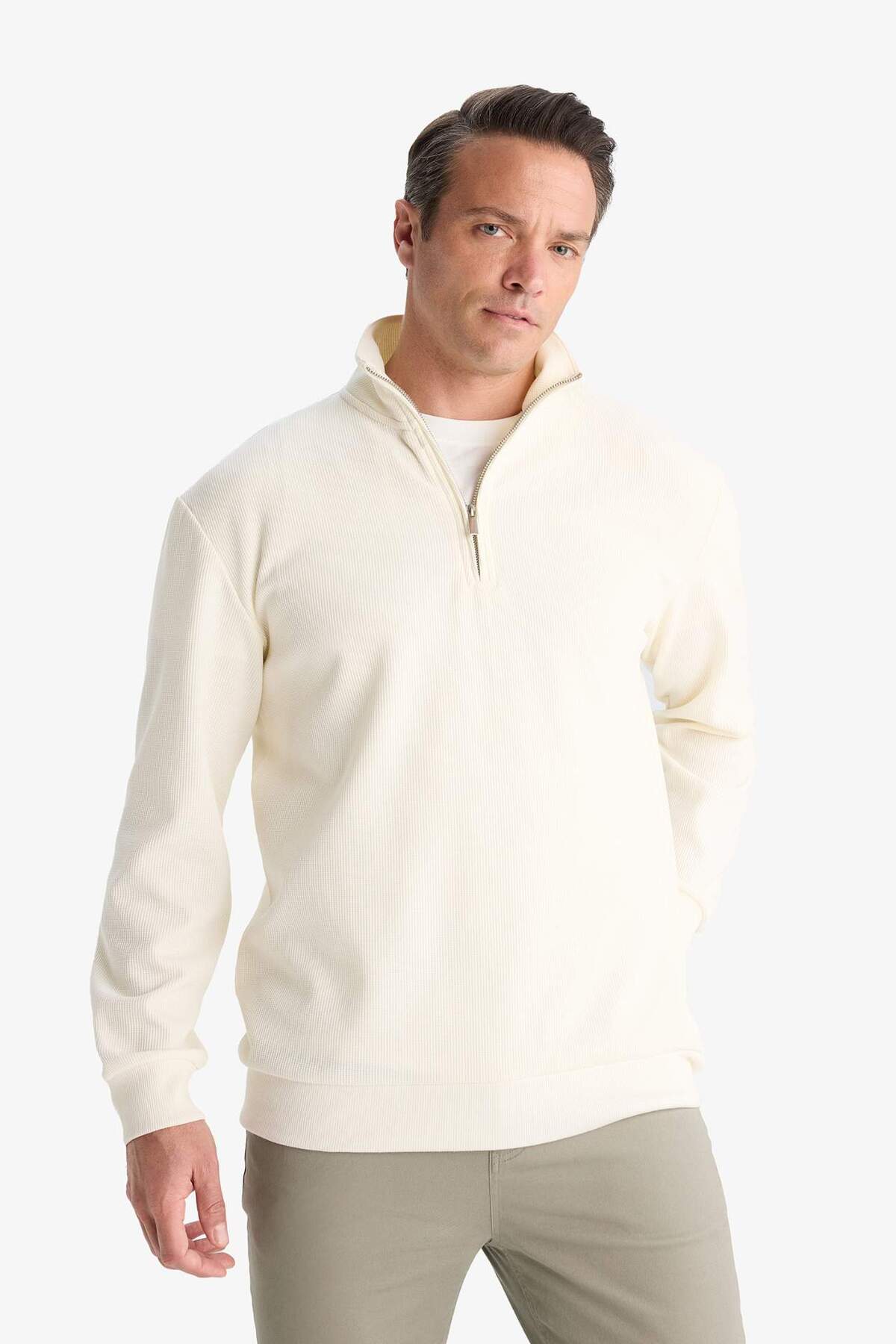 DeFacto Comfort Fit Dik Yaka Dokulu Yarım Fermuarlı Waffle Sweatshirt D7543AX25SP görsel 4