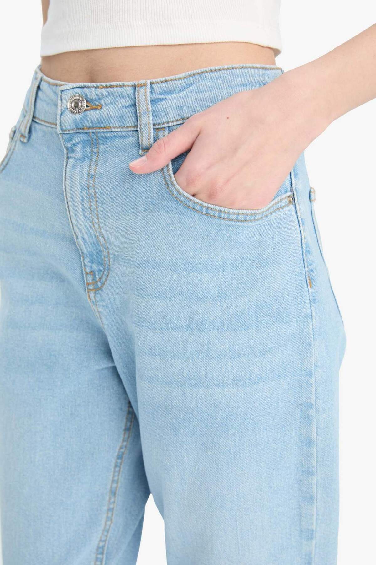 Defacto  Comfort Mom Yüksek Bel Kısa Paça Jean Pantolon E1677AX25SM - Görsel 5