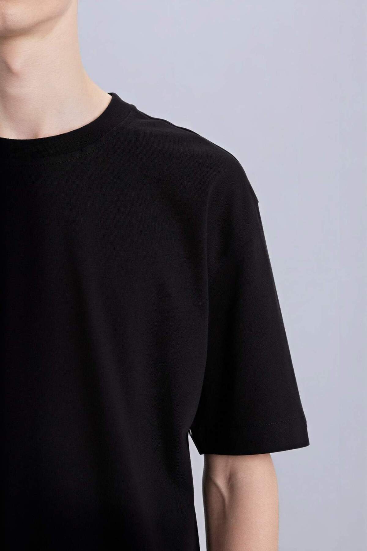 Defacto  %100 Pamuk Oversize Geniş Kalıp Bisiklet Yaka Basic Düz Kısa Kollu Tişört E6885AXNS - Görsel 4