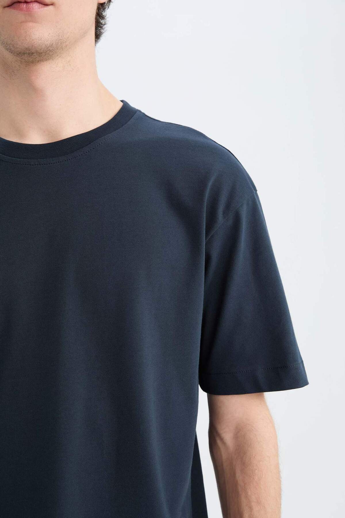 Defacto  %100 Pamuk Oversize Geniş Kalıp Bisiklet Yaka Basic Düz Kısa Kollu Tişört E6885AXNS - Görsel 5