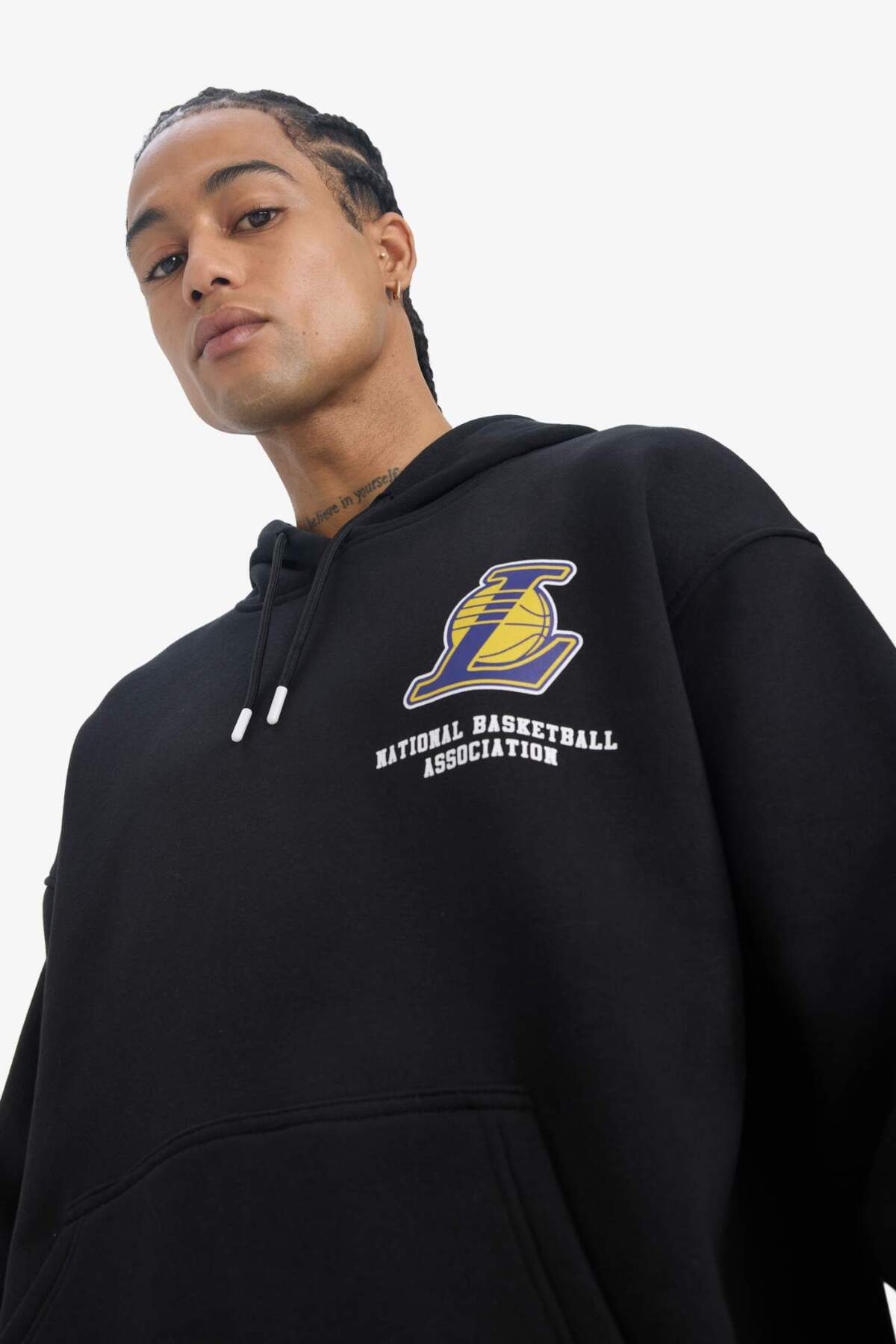 DeFacto NBA Los Angeles Lakers Oversize Geniş Kalıp Kapüşonlu Kalın Sweatshirt D8489AX25SP görsel 6