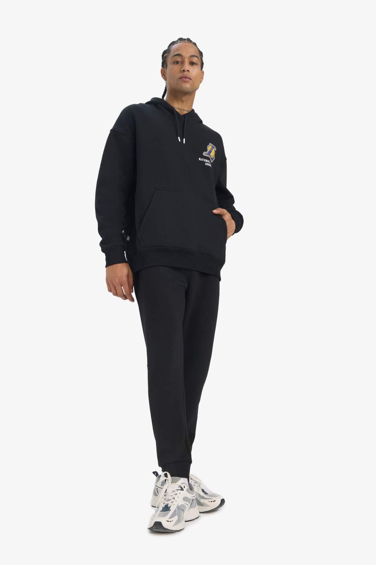 DeFacto NBA Los Angeles Lakers Oversize Geniş Kalıp Kapüşonlu Kalın Sweatshirt D8489AX25SP görsel 2