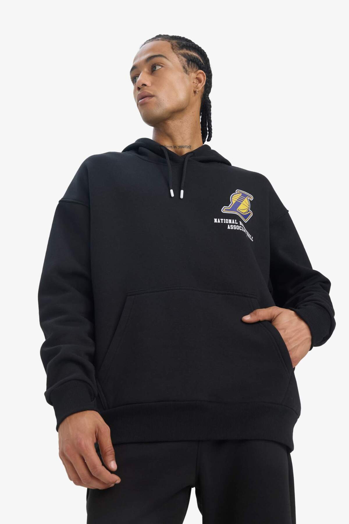 DeFacto NBA Los Angeles Lakers Oversize Geniş Kalıp Kapüşonlu Kalın Sweatshirt D8489AX25SP görsel 3