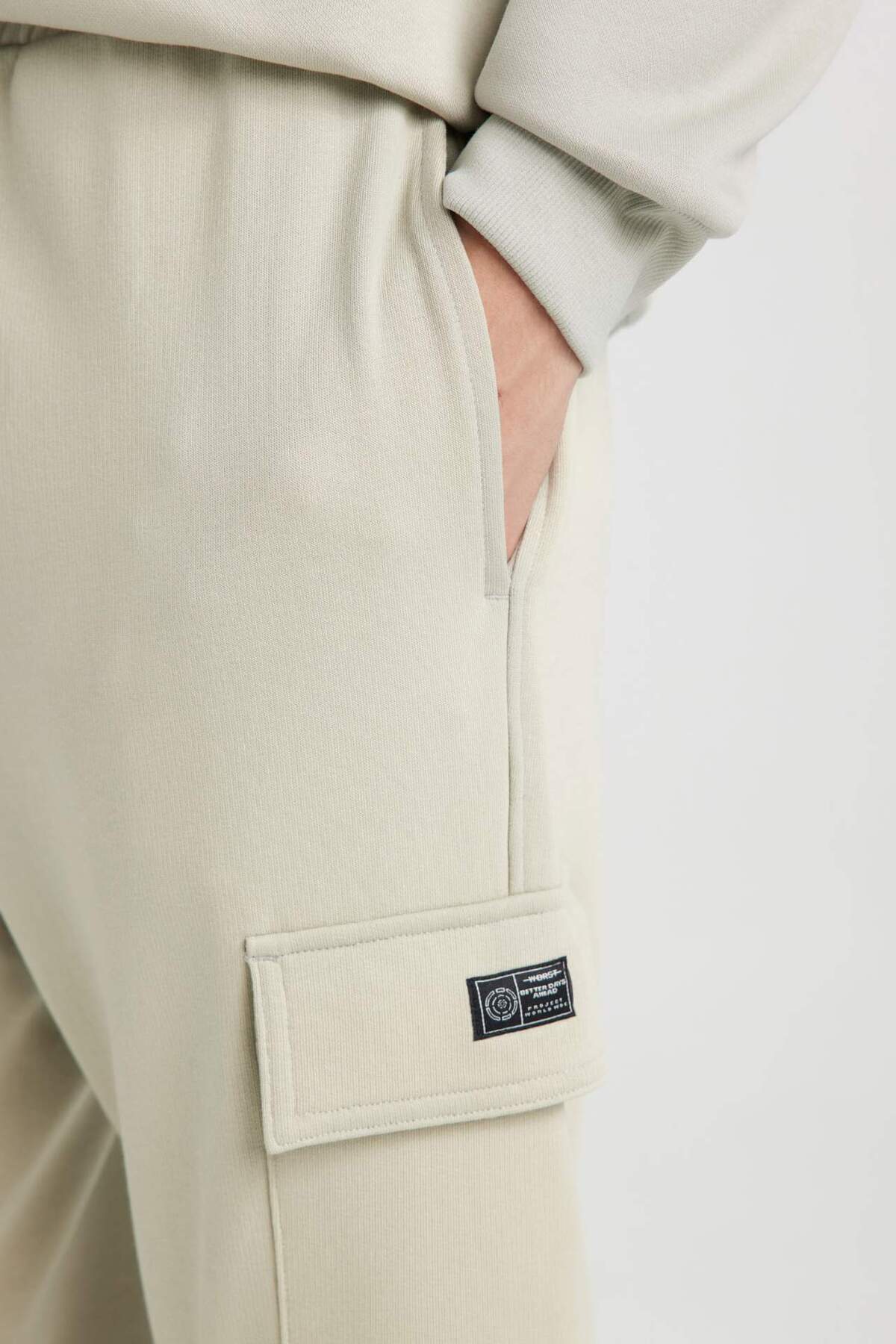 Defacto  Regular Fit Jogger Eşofman Altı Basic Düz Kargo Cepli Lastikli Paça D5252AX25SP - Görsel 4