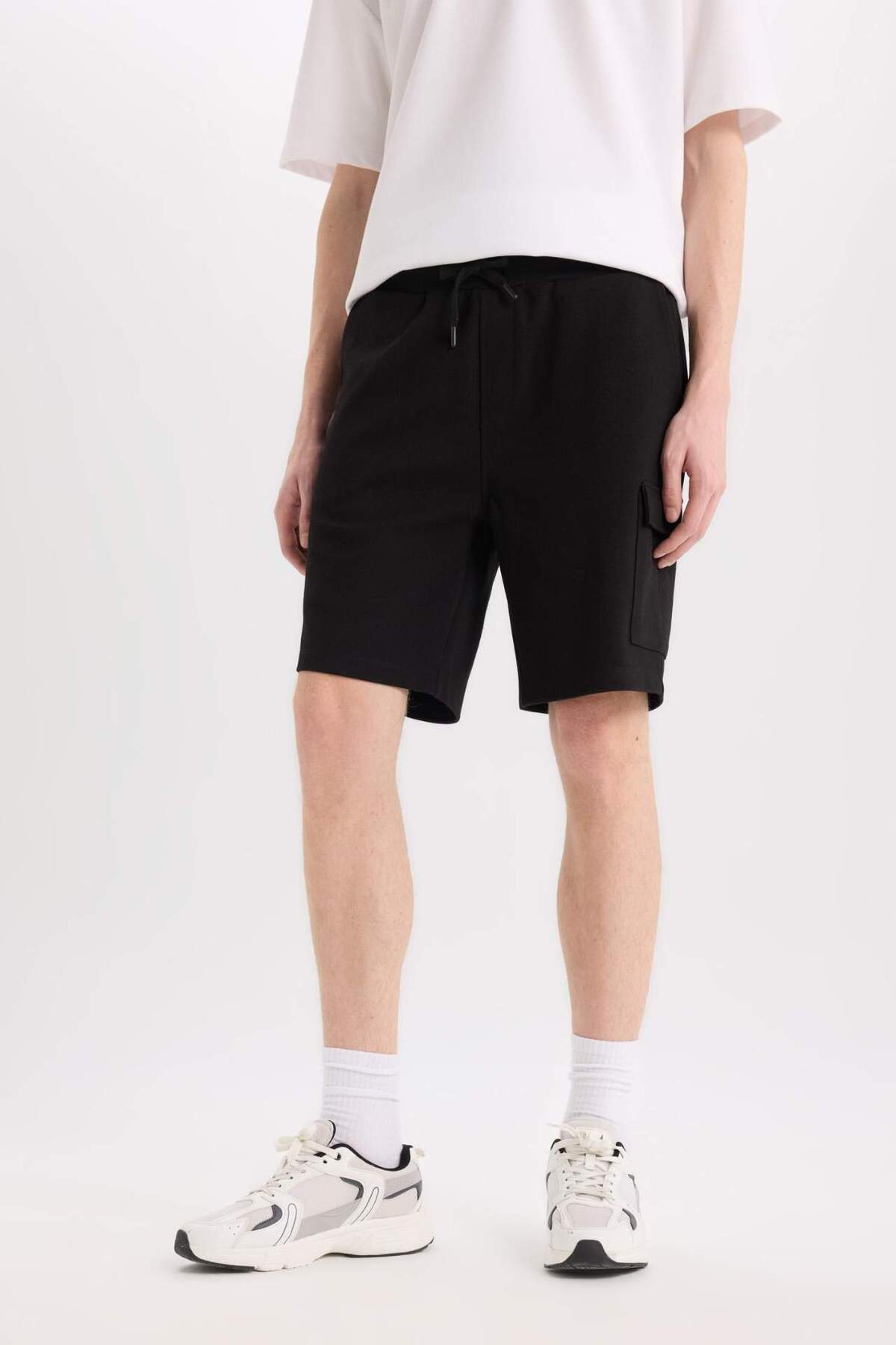 DeFacto Regular Fit Dokulu Düz Paça Kargo Cepli Basic Şort B8796AX25SM görsel 5