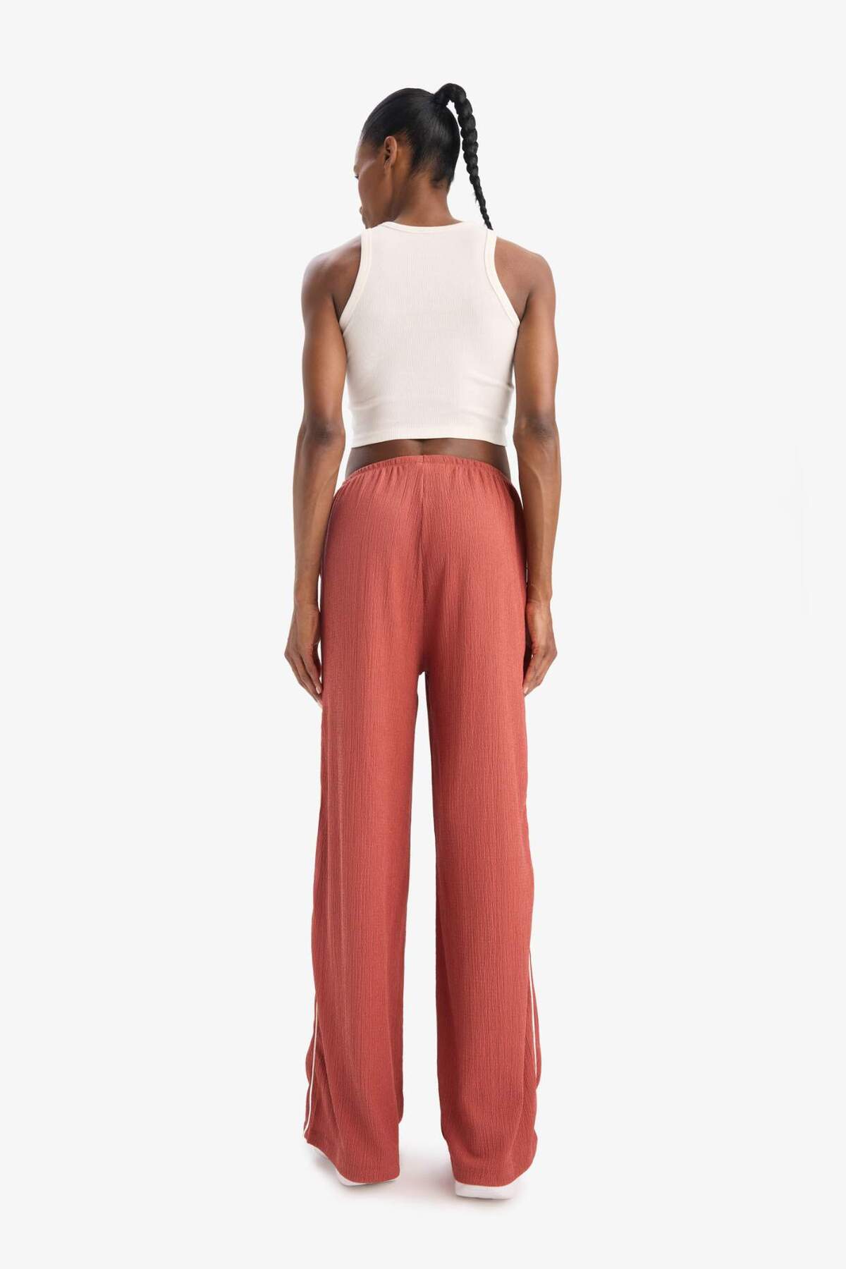 Defacto  NBA New York Knicks Wide Leg Geniş Paça Çift Cepli Geniş Paça Standart Boy Krinkıl İnce Pantolon D88 - Görsel 7