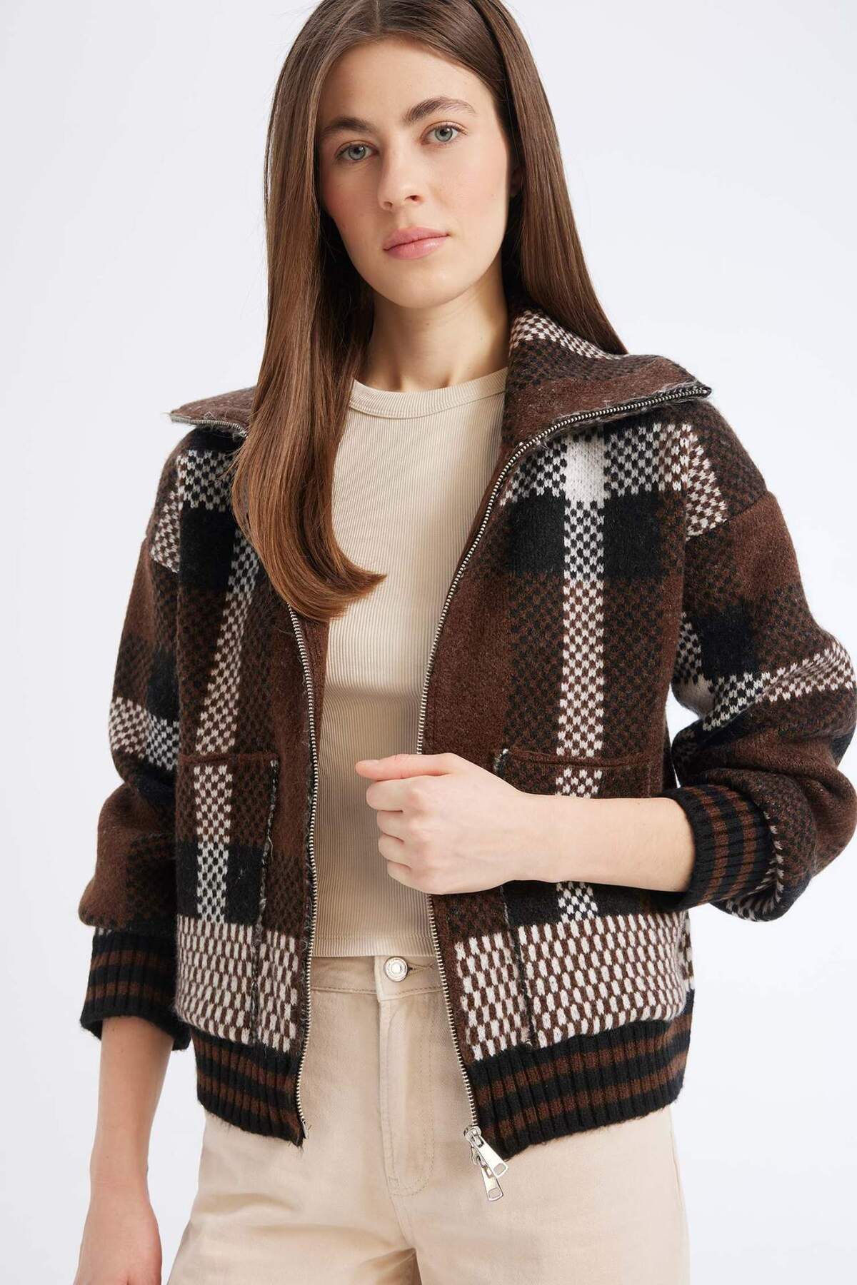 DeFacto Regular Fit Kareli Fermuarlı Dik Yaka Triko Hırka E7733AX25SP