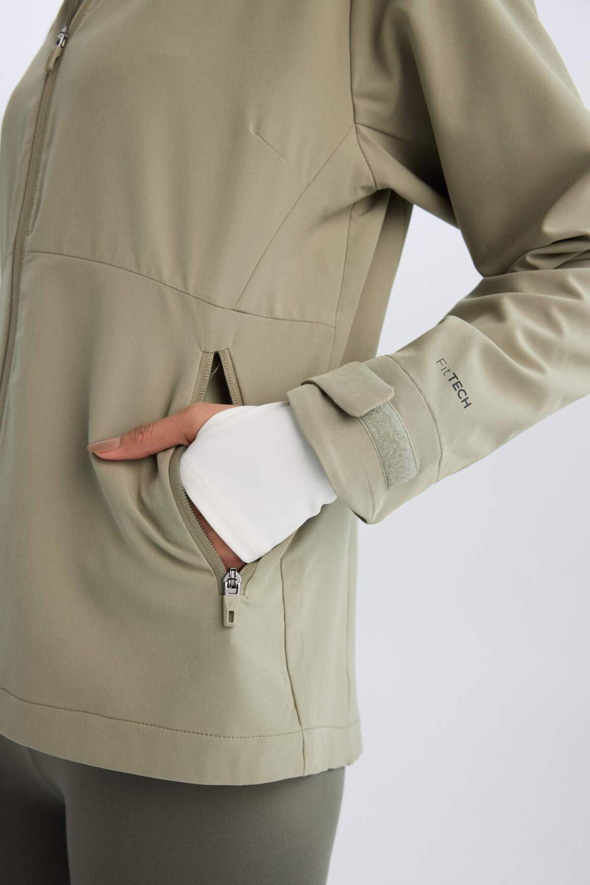 Defacto  Su İtici Regular Fit Kapüşonlu Fermuarlı Cepli Esnek Dokulu Mevsimlik Baharlık Mont D6084AX25SP - Görsel 6