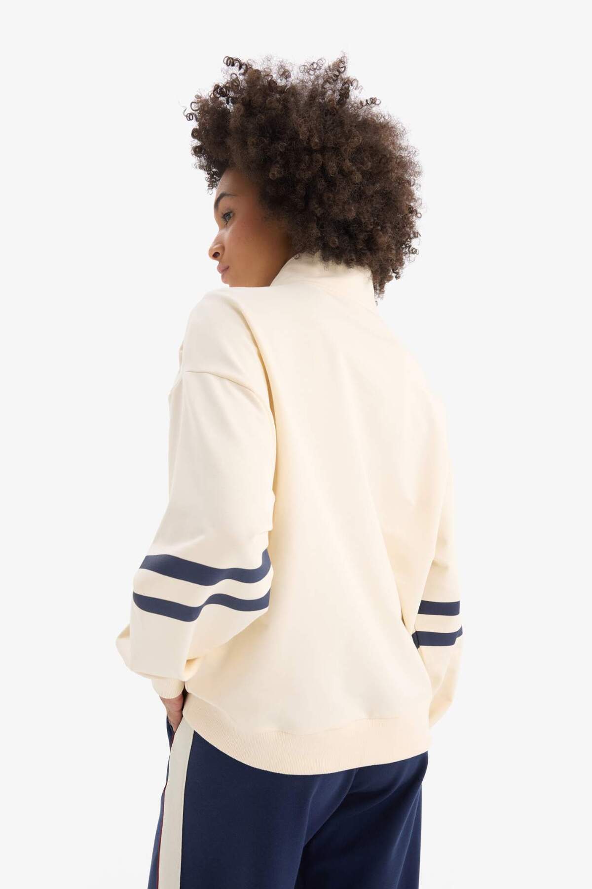 Defacto  Oversize Geniş Kalıp Yarım Fermuarlı Baskılı Sporcu Sweatshirt D7132AX25SP - Görsel 6