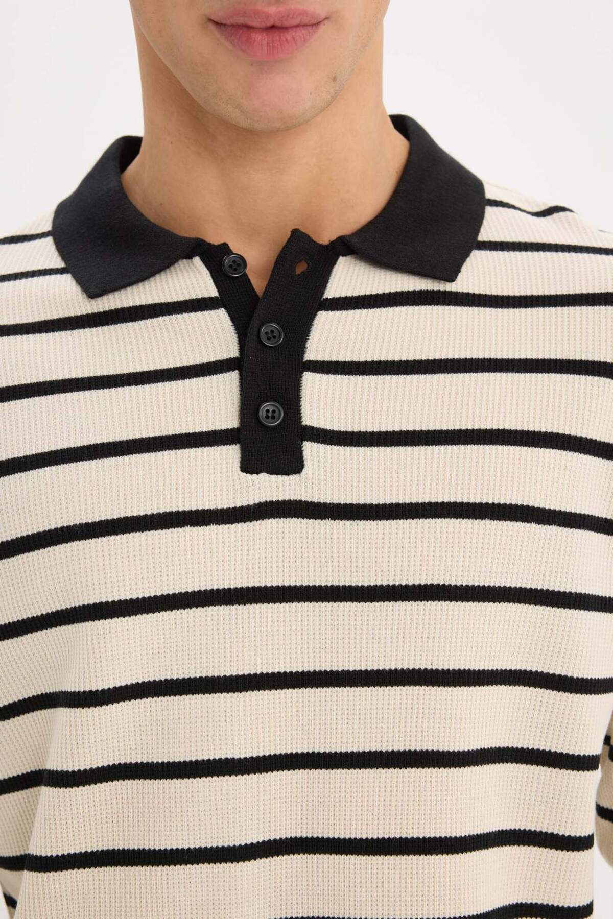 Standart Fit Polo Yaka Çizgili Triko Kazak E7604AX24WN — مشکی — تصویر 5 از 6
