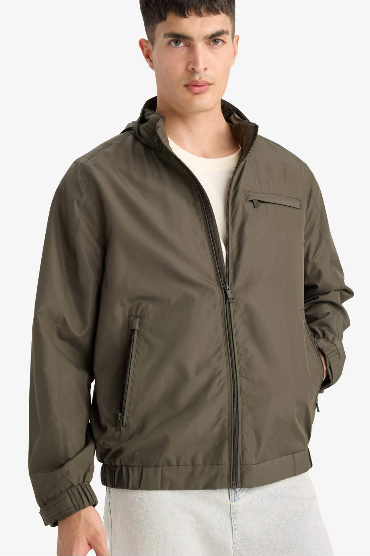 Defacto  Su İtici Regular Fit Dik Yaka Astarlı Gizli Kapüşonlu Fermuarlı Cepli Mevsimlik Baharlık Mont D7669A