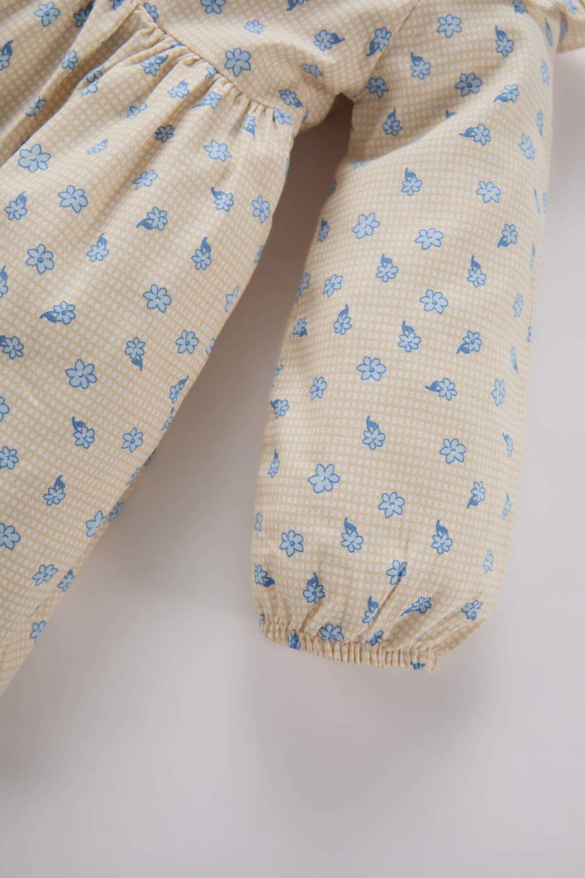 Defacto %100 Pamuklu Çiçekli Elbise Kız Bebek D9568A525SP fotoğrafı 4 (önizleme)