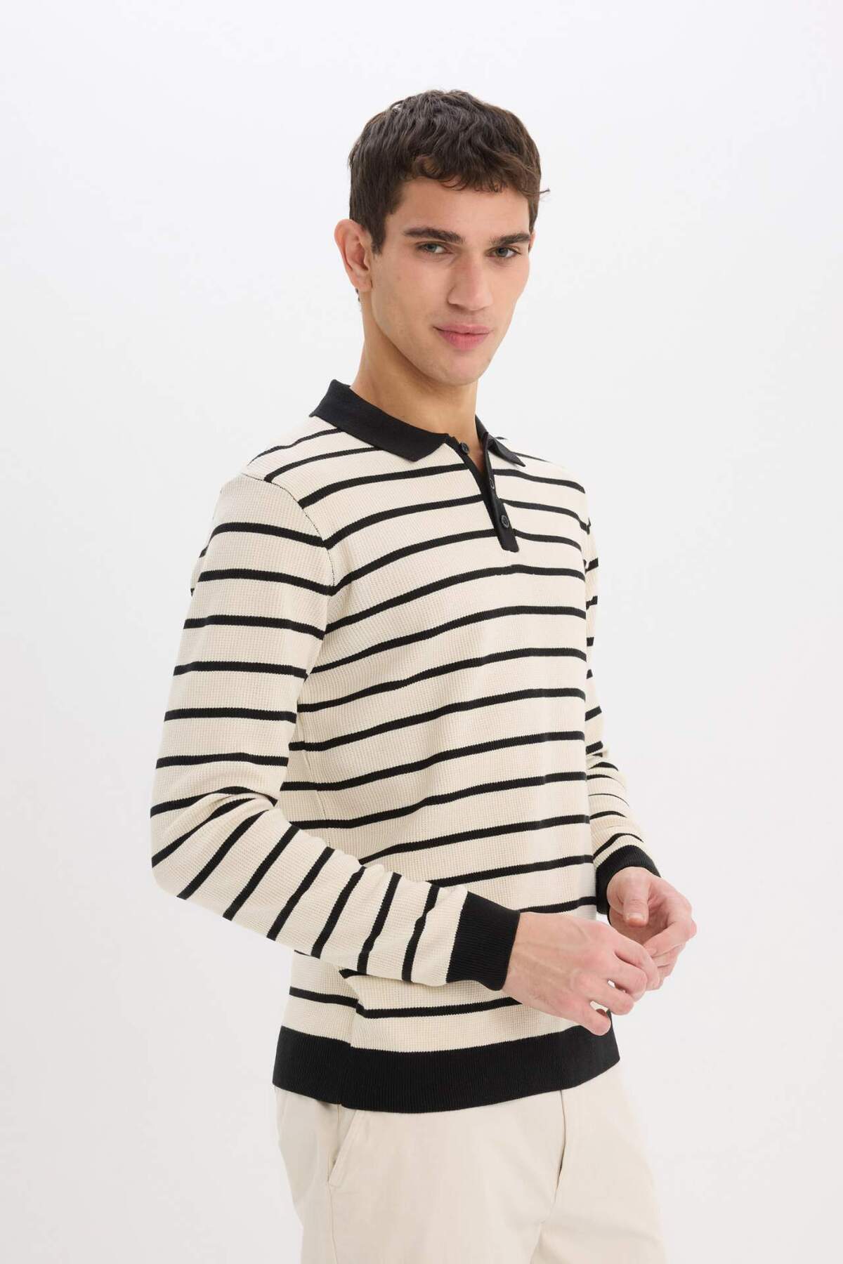 Standart Fit Polo Yaka Çizgili Triko Kazak E7604AX24WN — مشکی — تصویر 4 از 6