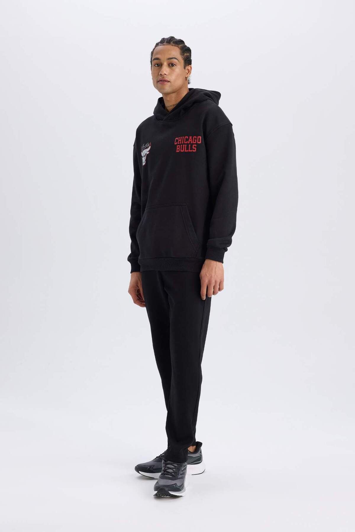 NBA Chicago Bulls Boxy Fit Kapüşonlu Sırt Baskıllı Kalın Sweatshirt D6574AX25SP — مشکی — تصویر 2 از 8