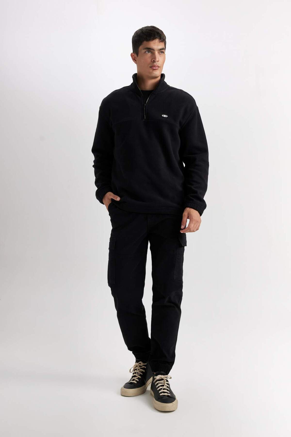 Sıcak Tutan Relax Fit Dik Yaka Fermuarlı Polar Sweatshirt D2348AX24AU — مشکی — تصویر 2 از 5