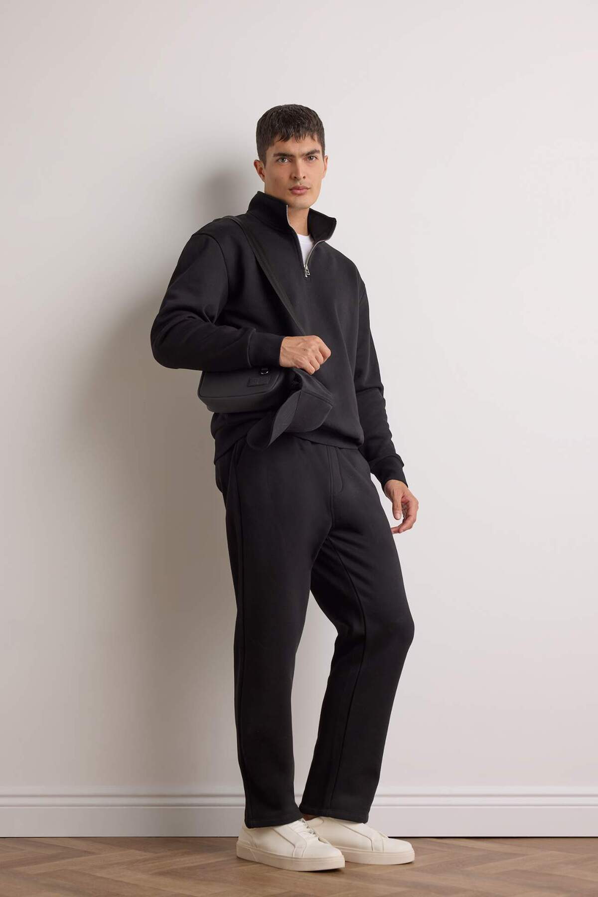 Defacto  Regular Fit Eşofman Altı İçi Polarlı Basic Düz Cepli Beli Bağcıklı Düz Paça D7836AX25SP