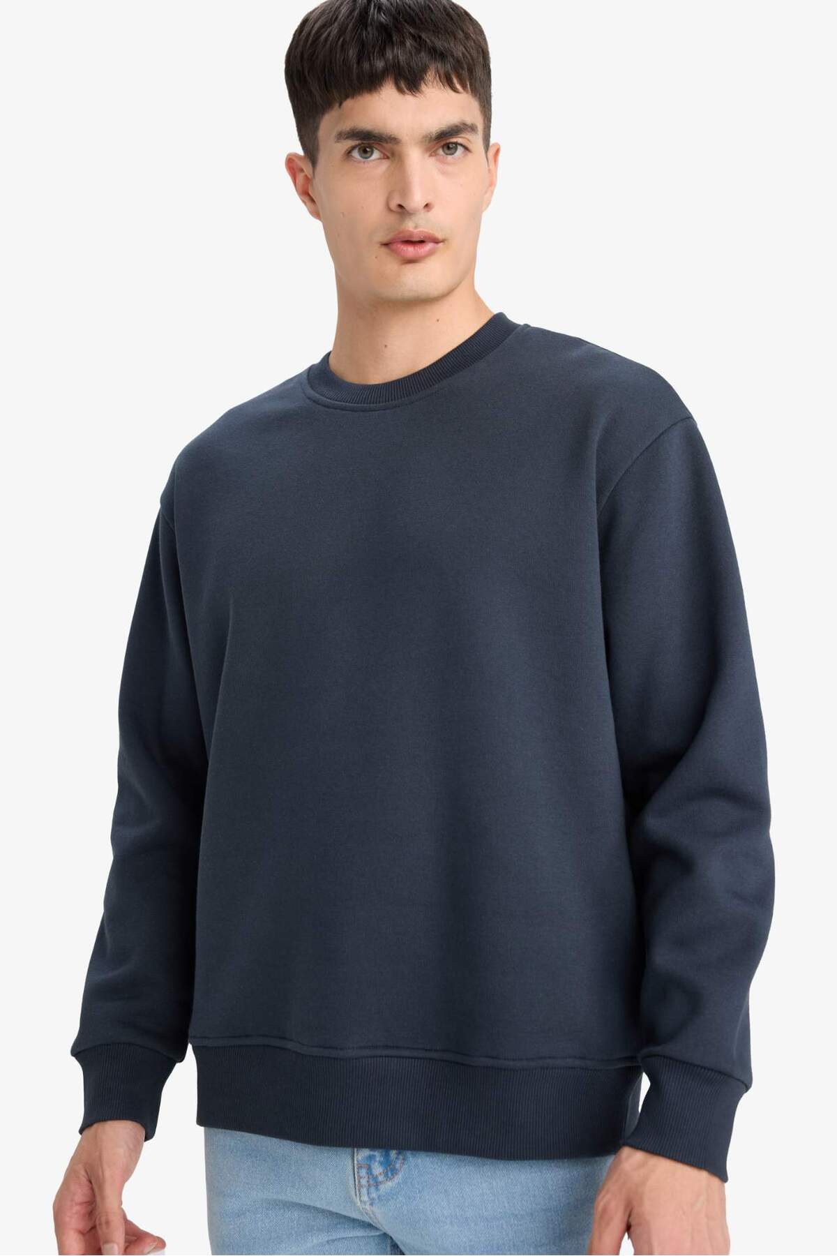 Defacto  Relax Fit Bisiklet Yaka Kalın İçi Yumuşak Tüylü Basic Düz Sweatshirt T5139AZ24AU - Görsel 3