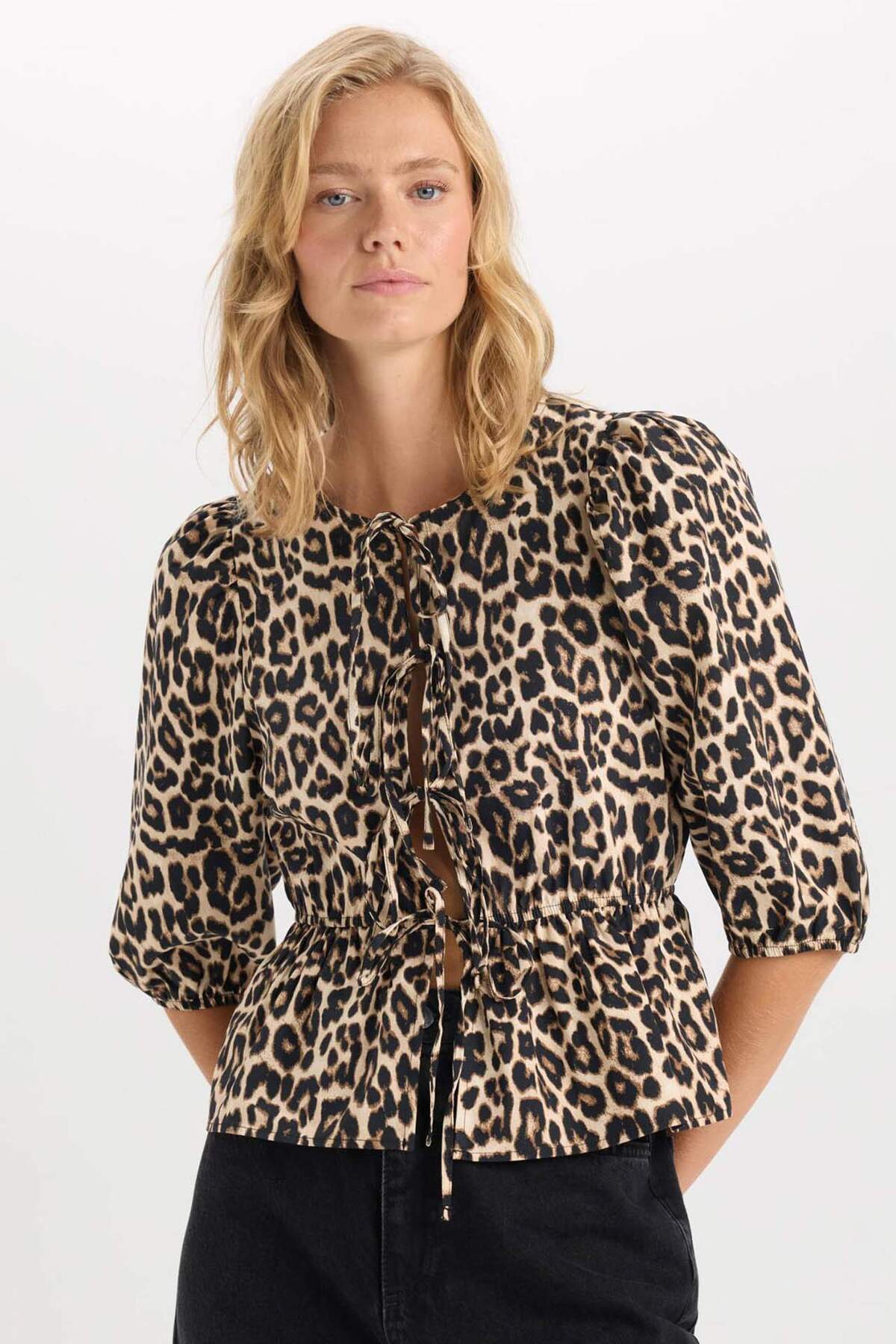 Defacto  Fitted Yuvarlak Yaka Leopar Desenli Önü Bağlamalı Poplin Uzun Kollu Bluz E1368AX24AU
