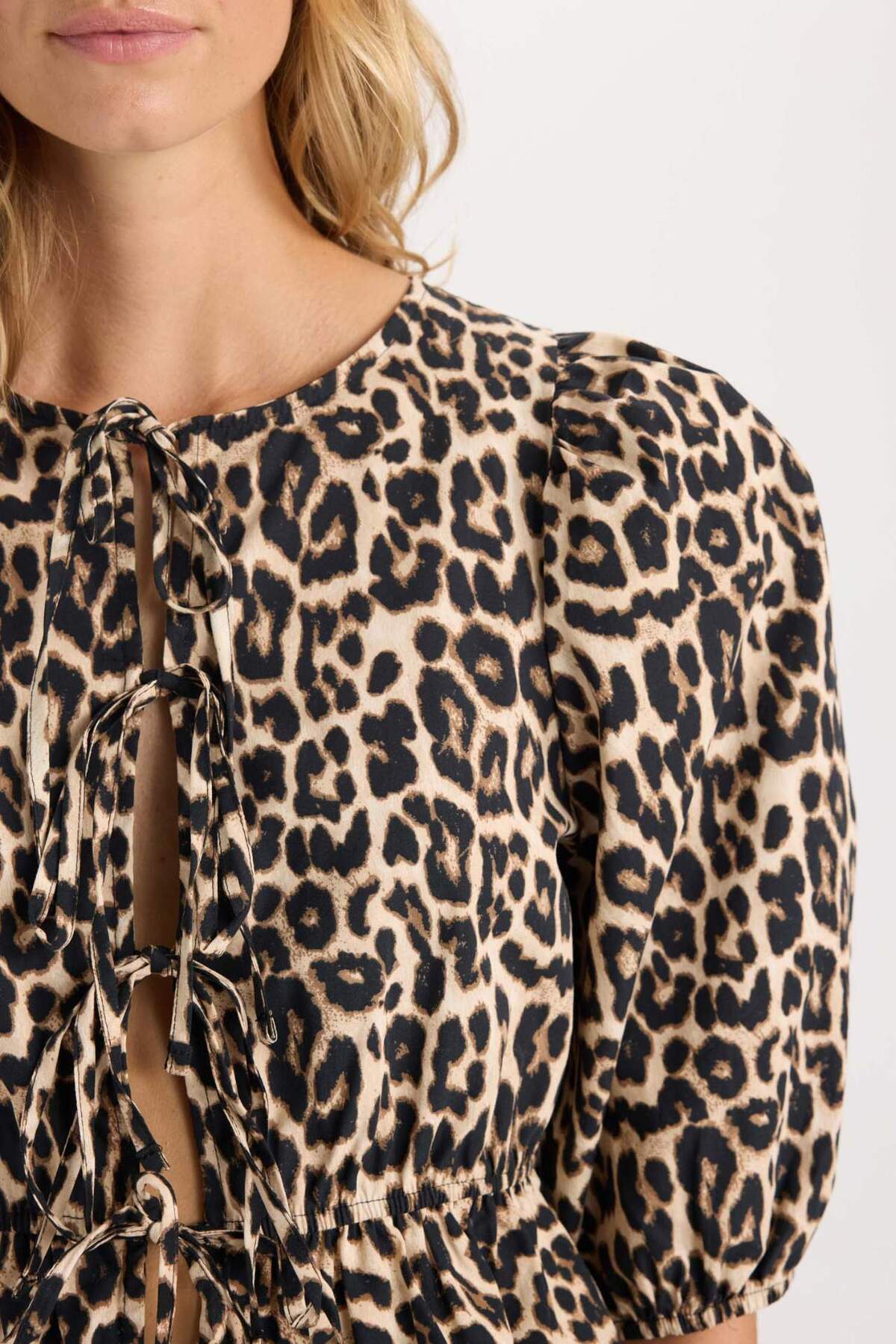 Defacto  Fitted Yuvarlak Yaka Leopar Desenli Önü Bağlamalı Poplin Uzun Kollu Bluz E1368AX24AU - Görsel 5
