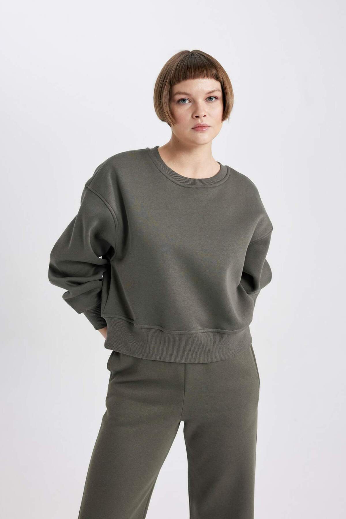 Defacto  Boxy Fit Kalın Basıc Sweatshirt B8568AX24WN - Görsel 4