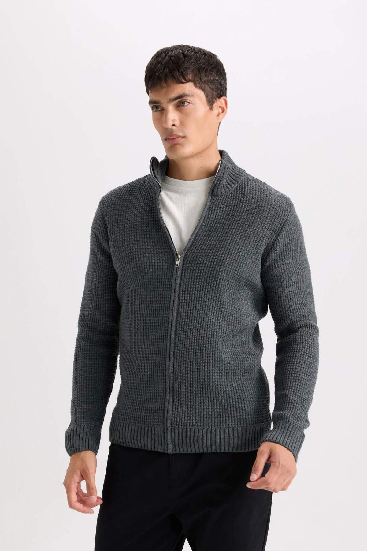 DeFacto Standart Fit Normal Kesim Yarım Balıkçı Yaka Fermuarlı Waffle Hırka R1195AZNS görsel 8