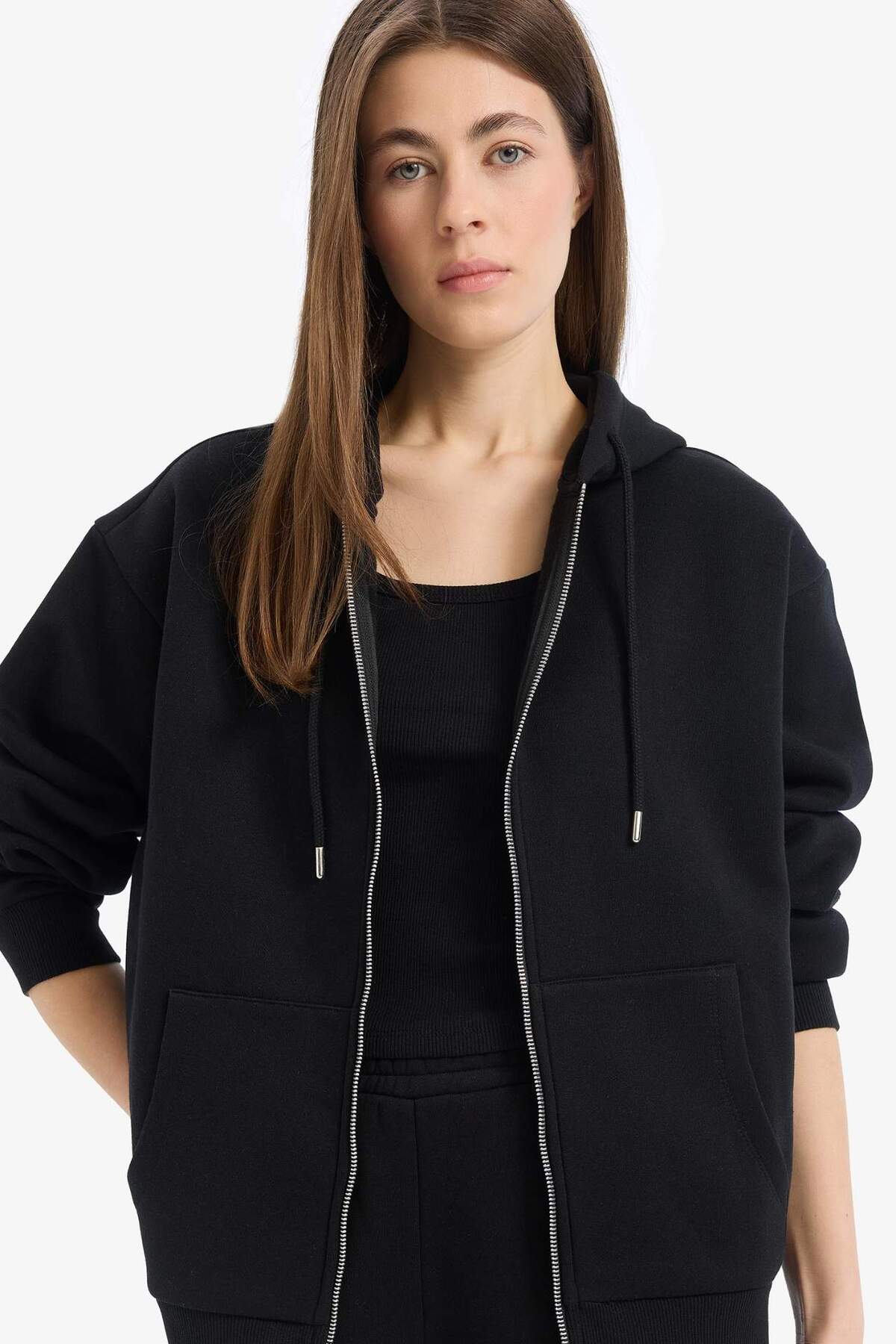 Defacto  Siyah Okula Dönüş Relax Fit Kapüşonlu Kalın Basic Düz Cepli Fermuarlı Sweatshirt D8717AX24WN - Görsel 4