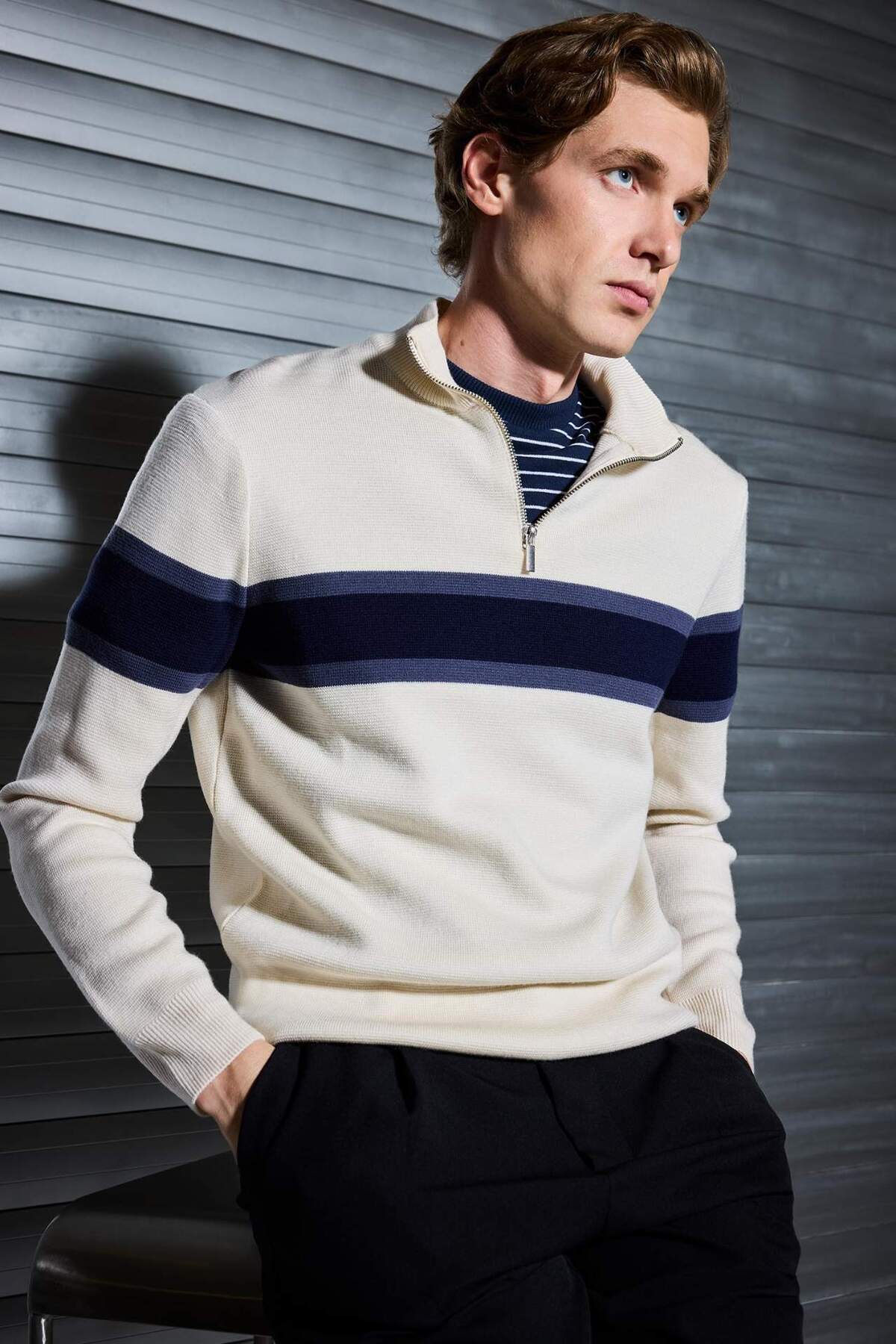 Defacto  Standart Fit Normal Kesim Dik Yaka Fermuarlı Çizgili Triko Kazak Y4193AZ24WN - Görsel 3