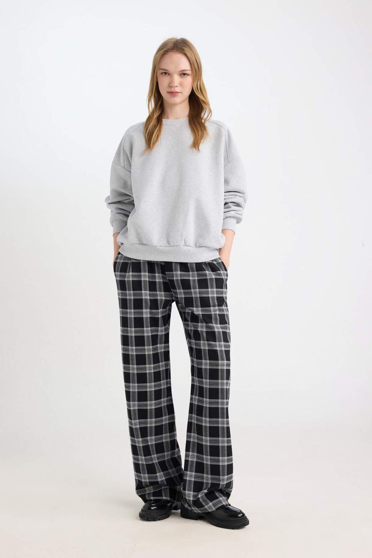 Defacto  Oversize Geniş Kalıp Bisiklet Yaka Basic Düz Kalın Gri Sweatshirt D9022AXNS - Görsel 7