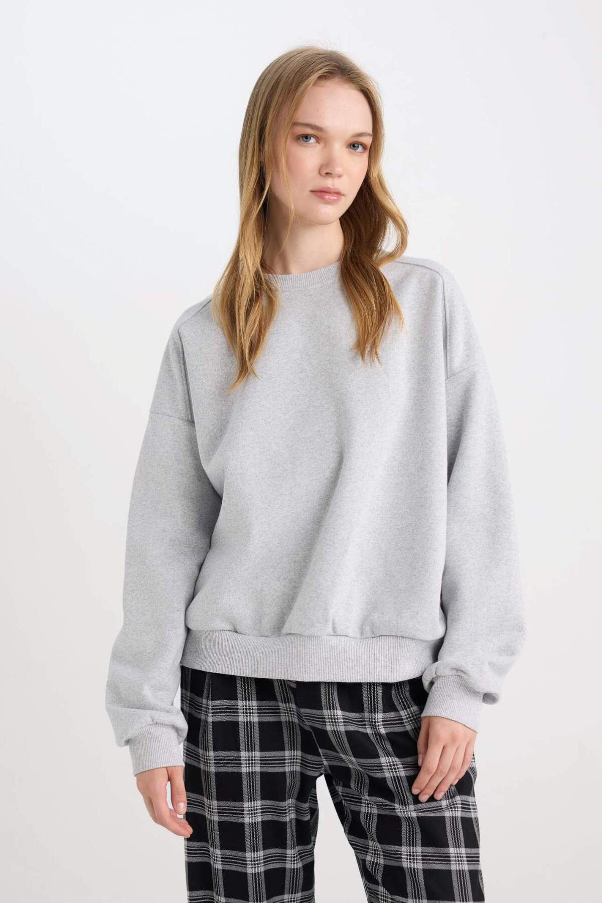 Defacto  Oversize Geniş Kalıp Bisiklet Yaka Basic Düz Kalın Gri Sweatshirt D9022AXNS - Görsel 8