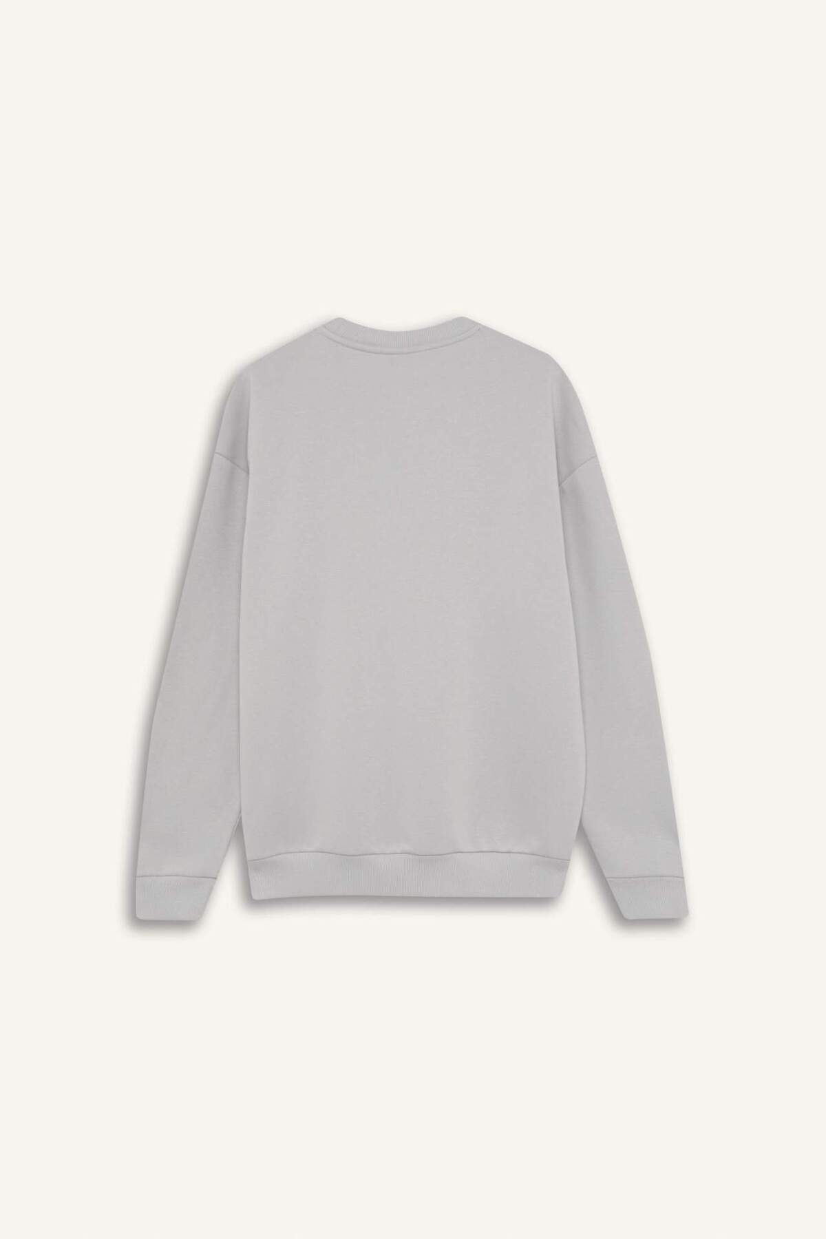 سویشرت پرینت یقه باکسی فیت X8282AZ24AU — خاکستری — تصویر 8 از 8