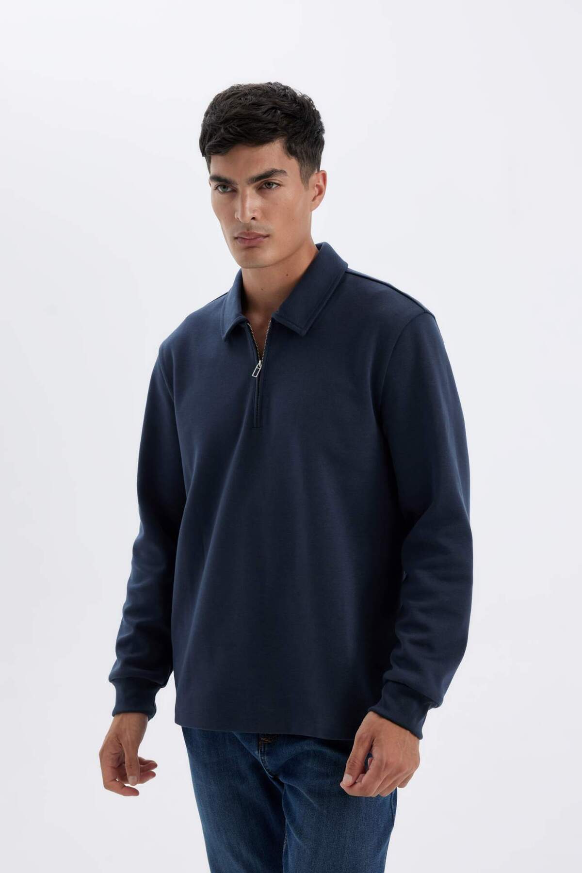 DeFacto Regular Fit Polo Yaka Yarım Fermuarlı Basic Düz Sweatshirt D2279AX24AU görsel 3