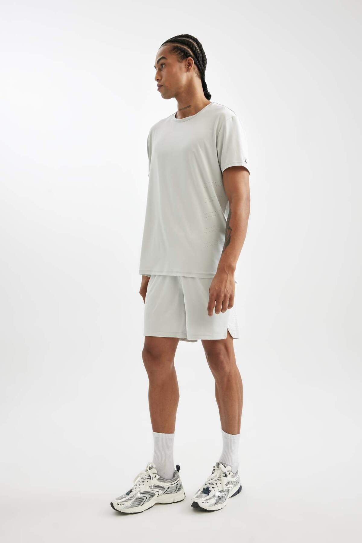 DeFactoFit Standart Fit Normal Kesim Sporcu Kısa Paça Şort C9176AX24AU görsel 2