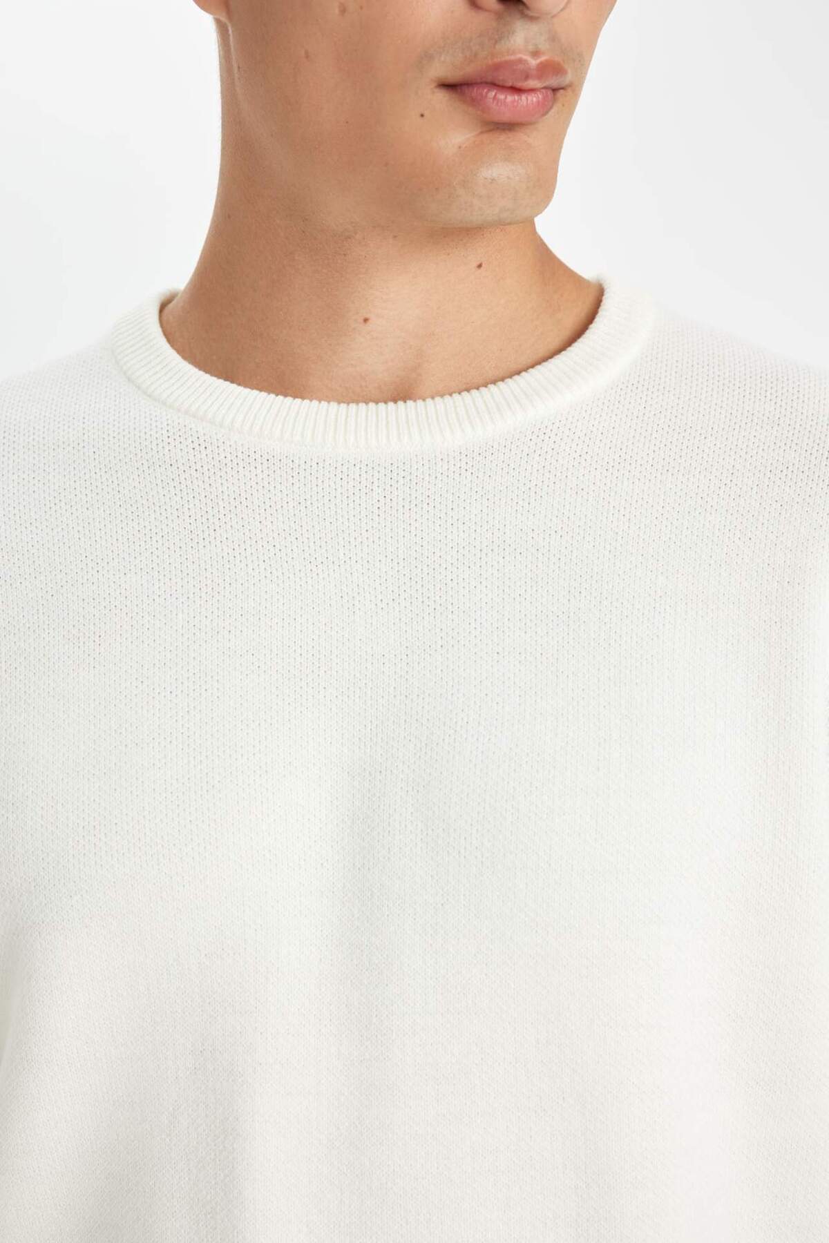 Sweater ساده بافتنی استاندارد Fit Regular Crew Neck Basic D1967AX24AU — خاکستری 3155503 — تصویر 5 از 6