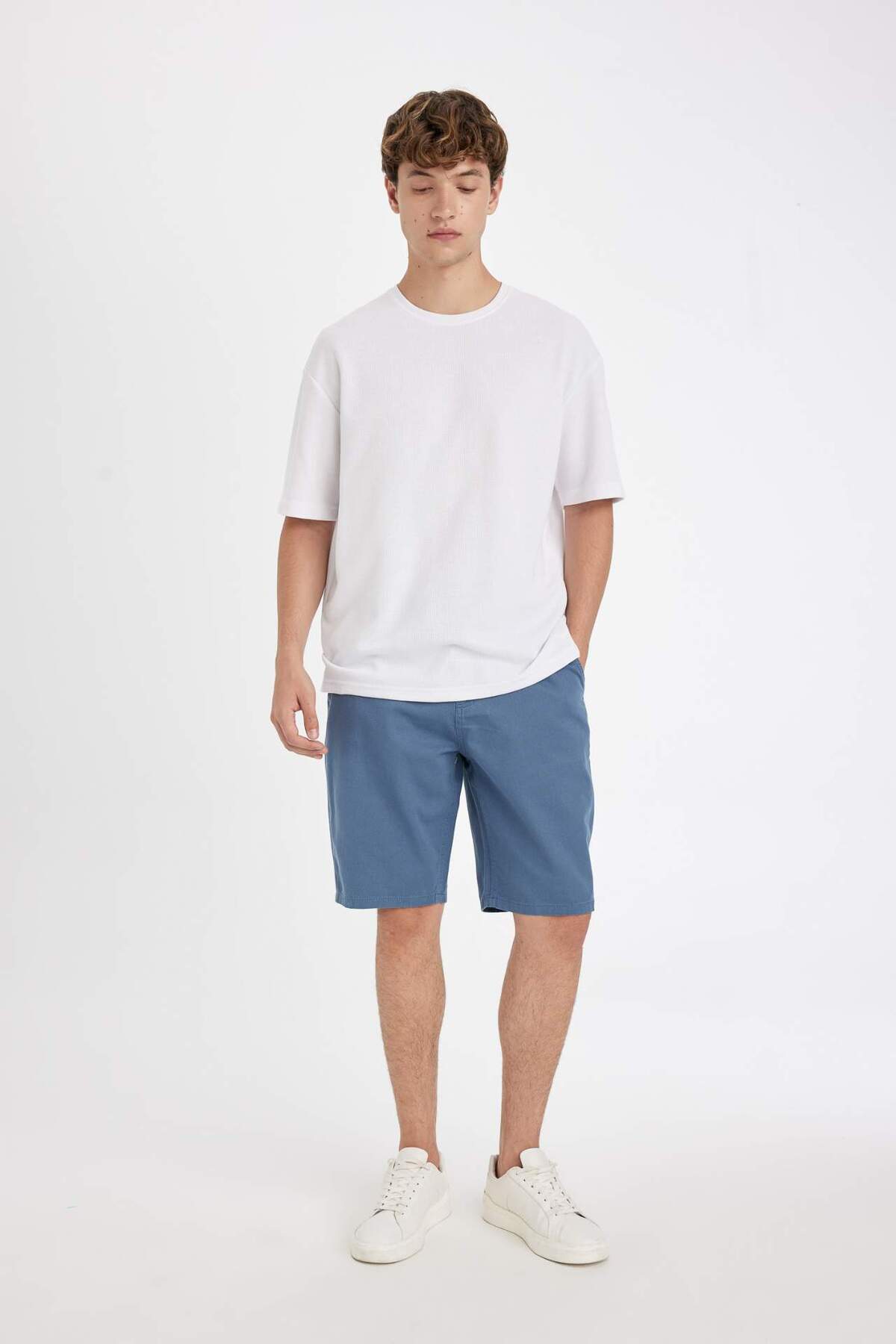 Defacto  %100 Pamuk Regular Fit Düz Paça Gabardin Bermuda Şort C5397AX24SM - Görsel 2