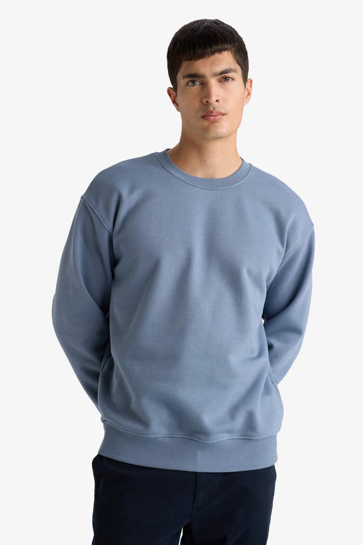 DeFacto Relax Fit Bisiklet Yaka Kalın İçi Yumuşak Tüylü Basic Düz Sweatshirt T5139AZ24AU görsel 4