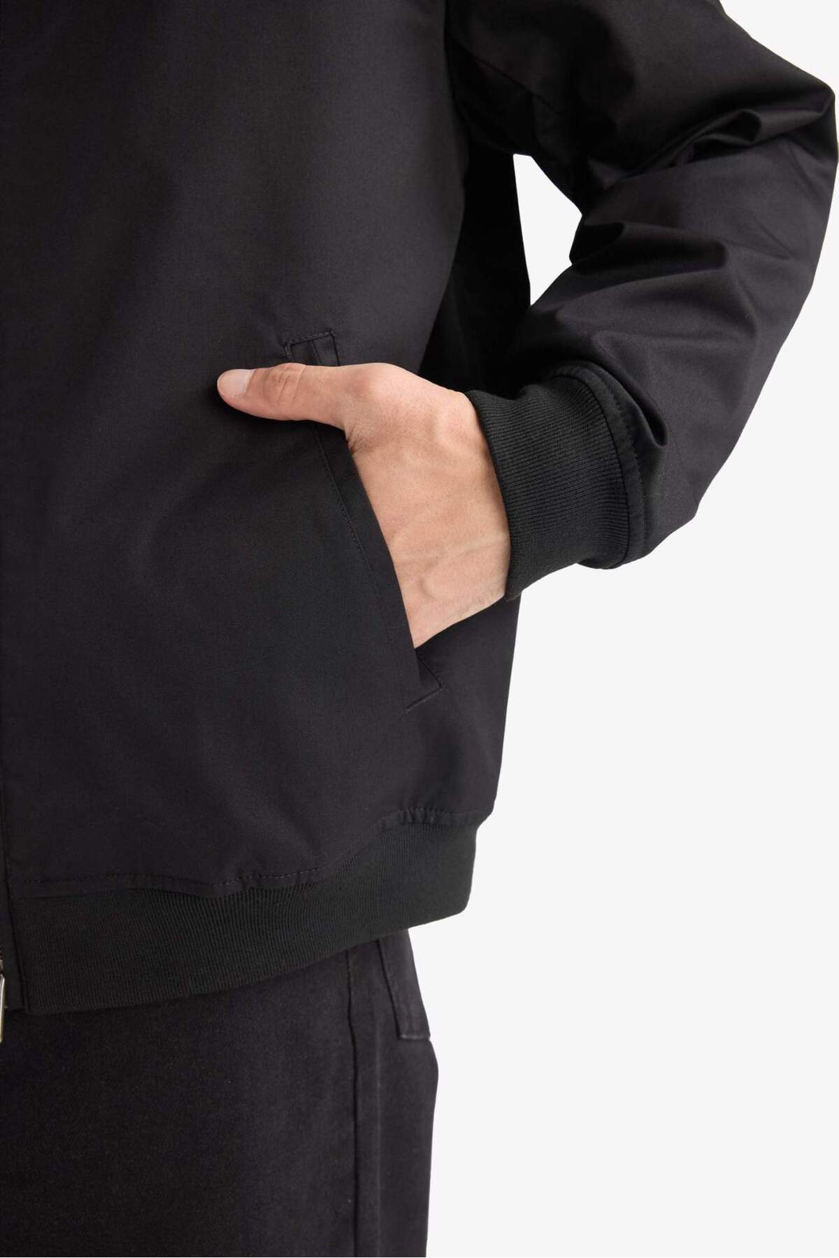 Defacto  Slim Fit Dar Kesim Dik Yaka Astarlı Fermuarlı Cepli Mevsimlik Baharlık Mont D1238AX24WN - Görsel 3