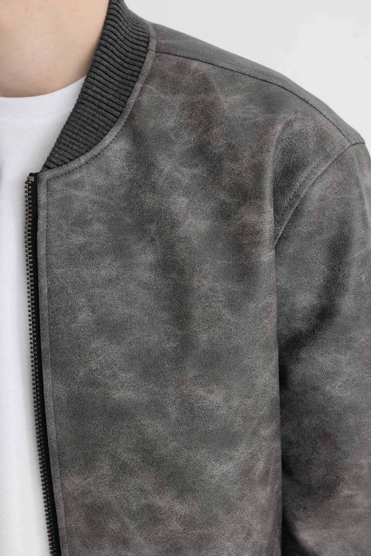 Defacto  Slim Fit Dik Yaka Astarlı Suni Deri Mont C6971AX24AU - Görsel 5