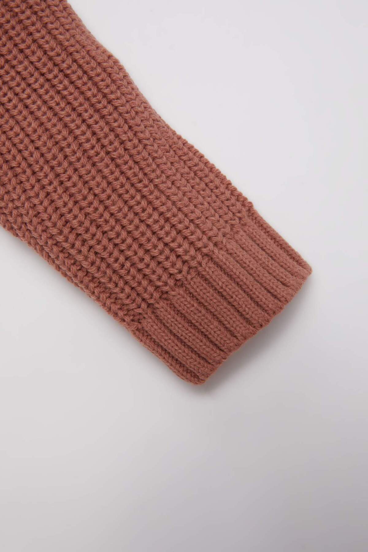 Defacto Renk Bloklu Bisiklet Yaka Triko Kazak Kız Bebek C8292A524WN fotoğrafı 3 (önizleme)