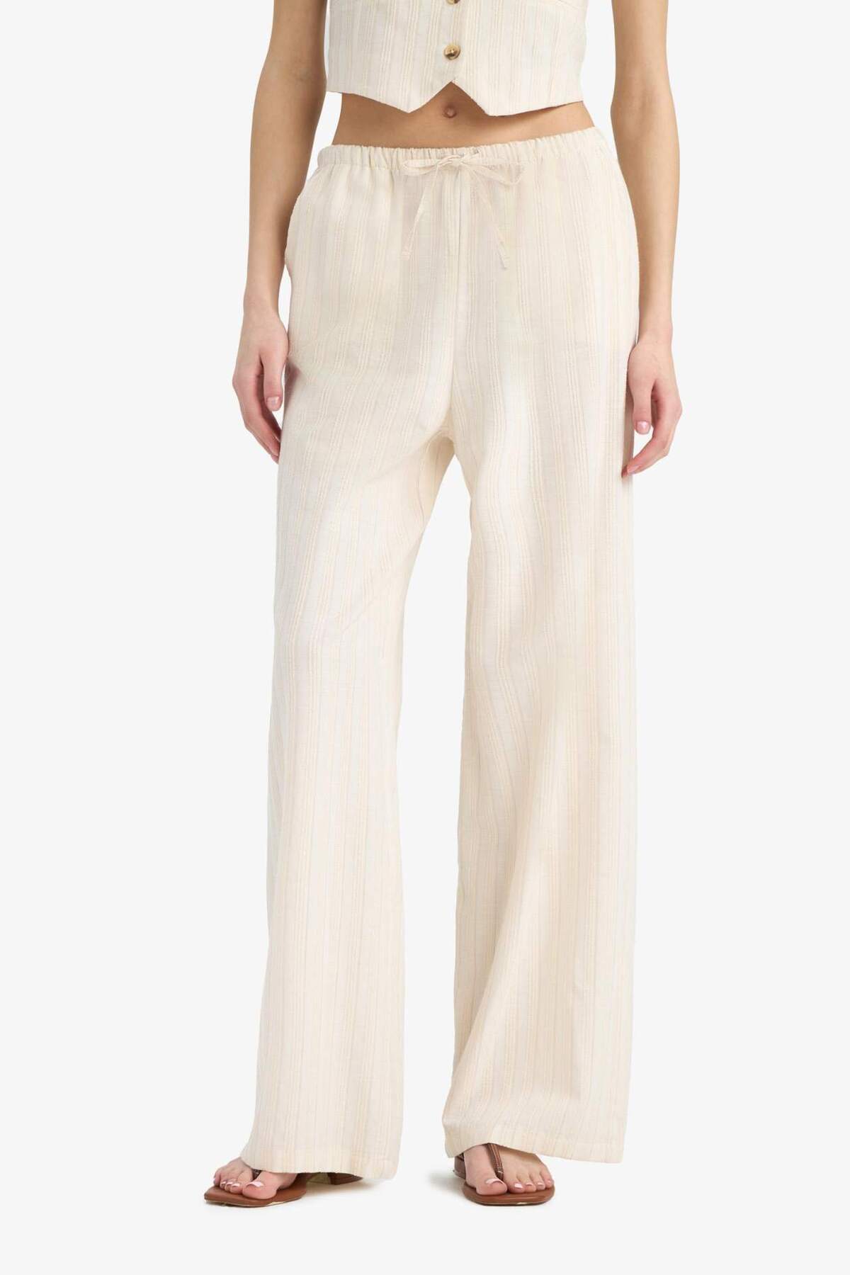 Defacto  Keten Karışımlı Pantolon Wide Leg Geniş Bol Paça Cepli Basic Düz Normal Bel Standart Boy D1010AX24H - Görsel 4