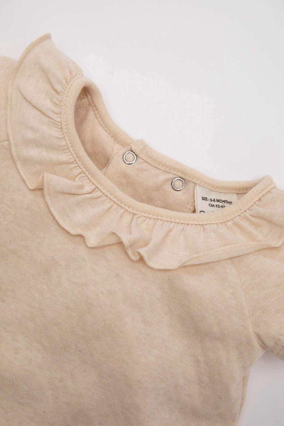 Defacto Kız Bebek 2li Takım Kısa Kollu Fırfırlı Yaka Bluz Şort C5085A524SM fotoğrafı 6 (önizleme)