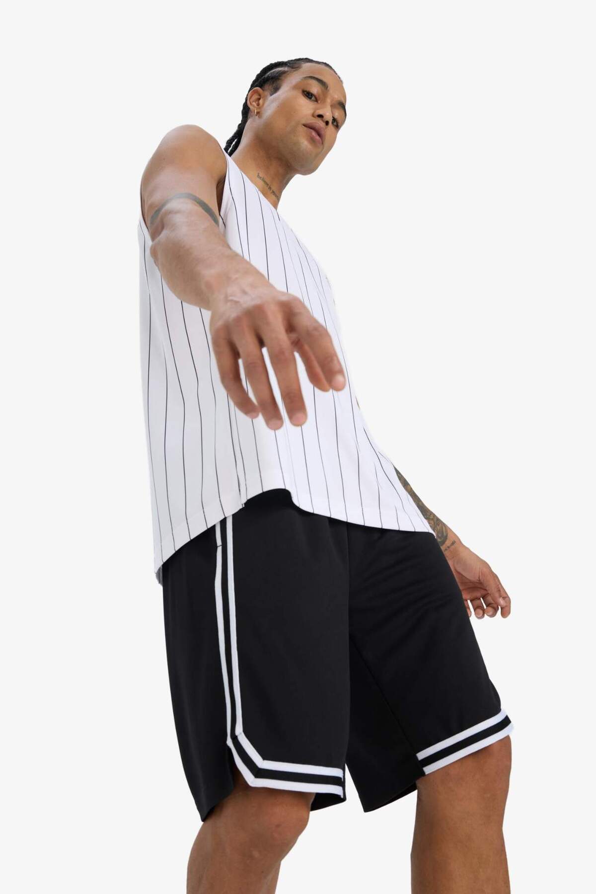 Defacto  Standart Fit Sporcu Kısa Paça Ağır Kumaş Şort C1840AX24SM - Görsel 4